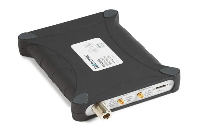 Alquiler de Analizador de espectro USB RSA306B