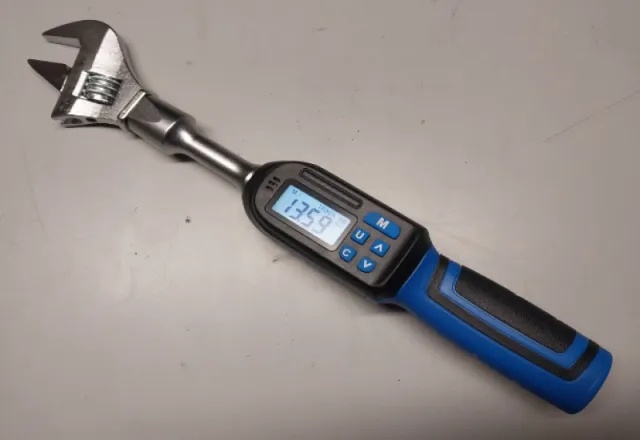 Alquiler de llave de torque digital hasta 135 Nm para control preciso de apriete